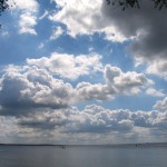 Auch so kann es auf der Müritz aussehen. Aber meistens sind die Wolken schnell weggeweht und die Sonne kommt wieder zum Vorschein